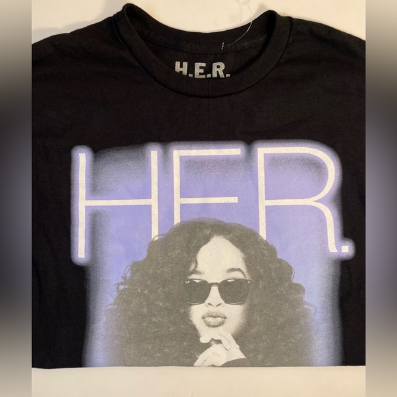 NEW! H.E.R short sleeves T-shirt, size Large - Picture 4 of 4